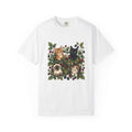Kittens Berries T-Shirt Cat Garden Gift Women Flower T-Shirt Cats T-Shirt Cat Fan Floral T-Shirt Botanical Graphic Retro Foliage T-Shirt