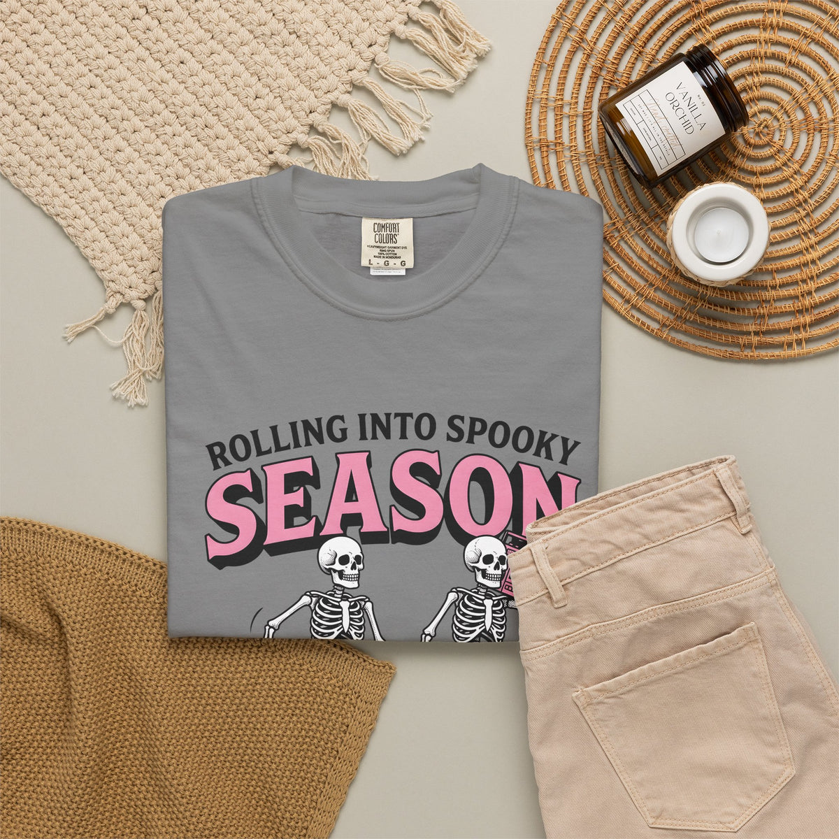 Skull Roller Skate T-Shirt Halloween Celebration Gift Women Vintage T-Shirt Roller Skating T-Shirt Spooky Fan Retro T-Shirt
