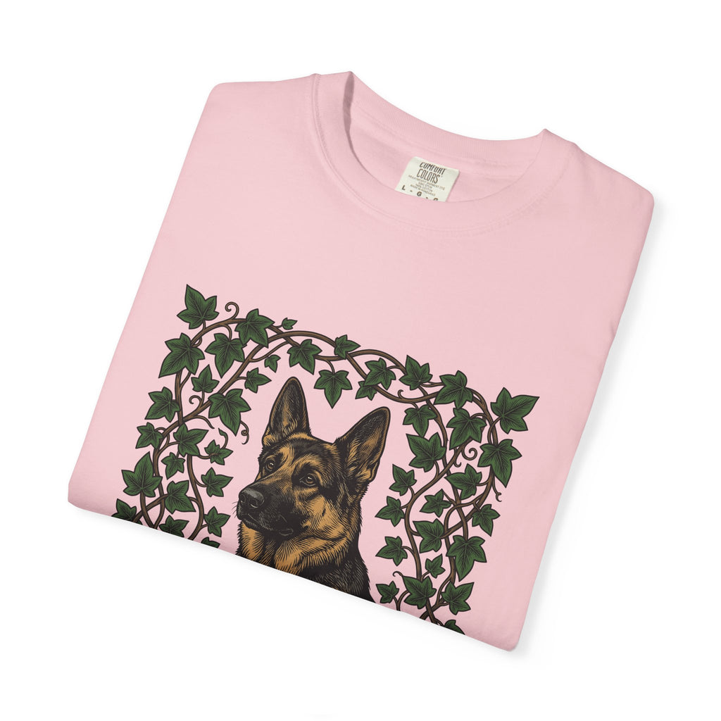 German Shepherd Dog T-Shirt Dog Outdoors Gift Women Realistic T-Shirt Alsatian T-Shirt Dog Fan Shepherd Graphic T-Shirt Retro Vine T-Shirt