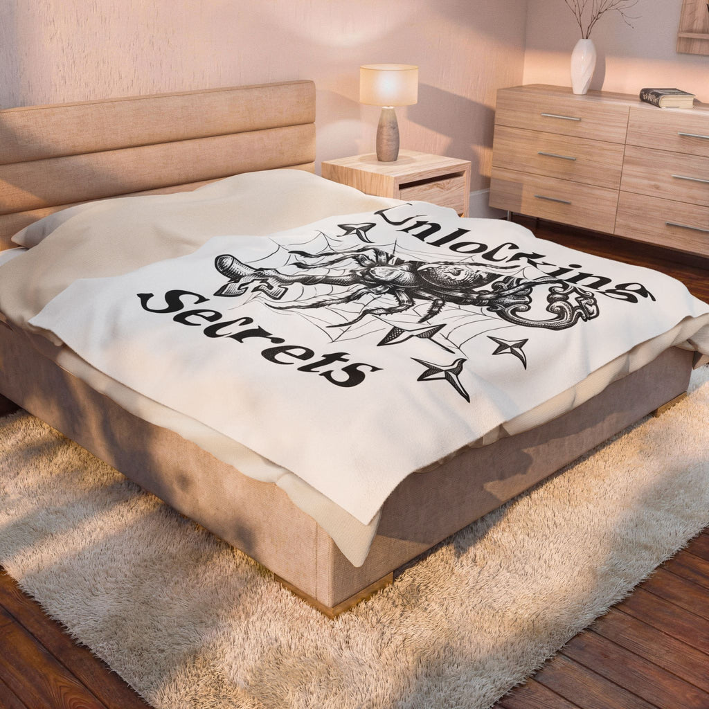Spider Pendant Blanket Halloween Magic Gift Women Spooky Blanket Spider Necklace Blanket Horror Fan Creepy Art Blanket Mystical Graphic Sketch