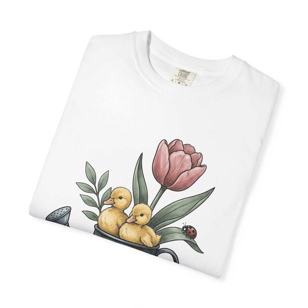 Baby Ducks Watering Pot T-Shirt Easter Garden Gift Women Sketch T-Shirt Duckling T-Shirt Spring Fan Doodle T-Shirt Gardening Graphic Retro Flower