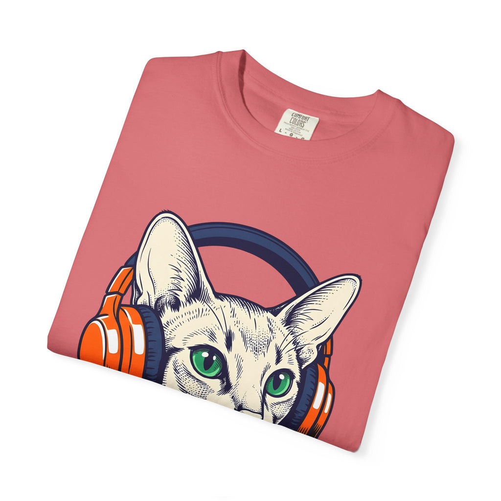 Cat Earphones T-Shirt Cat Sound Gift Women Minimalist T-Shirt Headphones T-Shirt Cat Fan Earphone T-Shirt Audio Graphic Classic Audio Gear T-Shirt