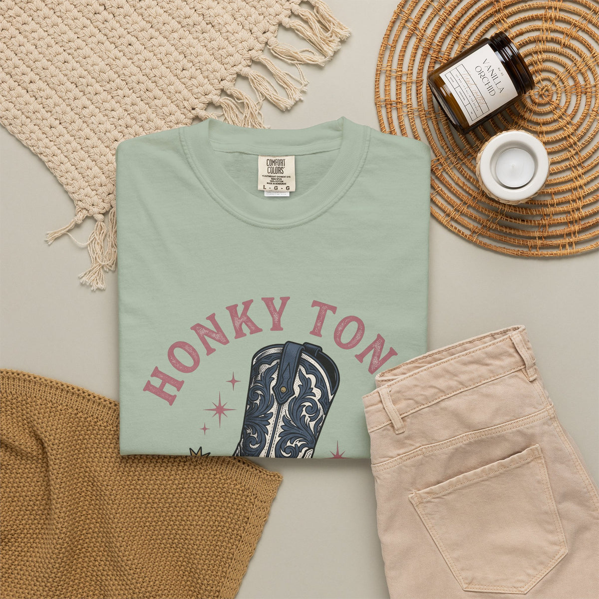 Leather Boot T-Shirt Cowgirl Equine Gift Women Hand Drawn T-Shirt Boot T-Shirt Cowgirl Fan Illustrated T-Shirt Horse Graphic Country Blossom T-Shirt