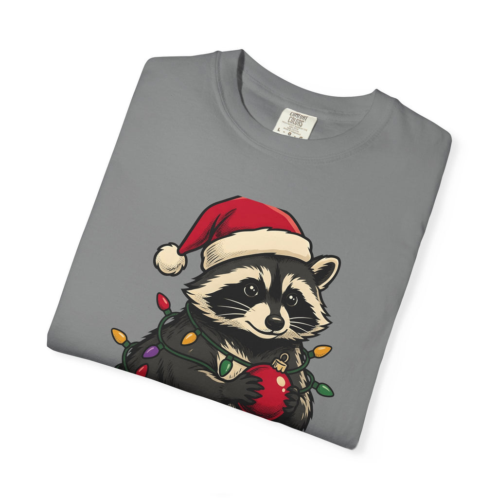 Raccoon Holiday Hat T-Shirt Christmas Creatures Gift Women Comic T-Shirt Trash Panda T-Shirt Xmas Fan Cartoon T-Shirt Animal Graphic Line Art