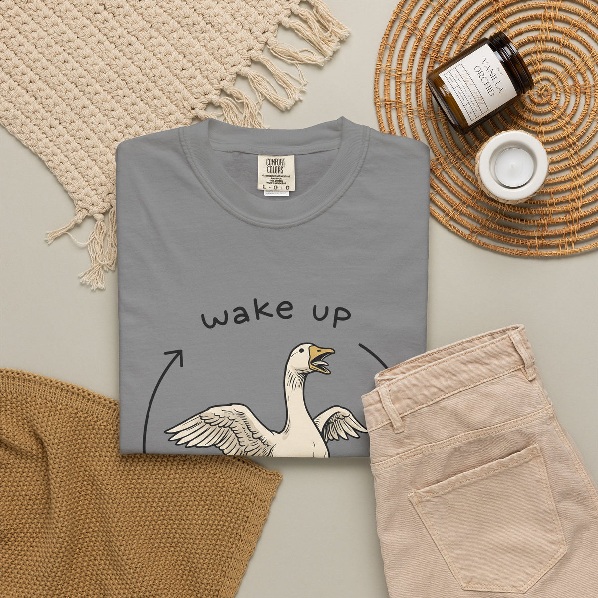 Upset Goose T-Shirt Funny Creatures Gift Women Graphic T-Shirt Goose T-Shirt Humor Fan Illustration T-Shirt Beast Graphic Ink Shafts T-Shirt