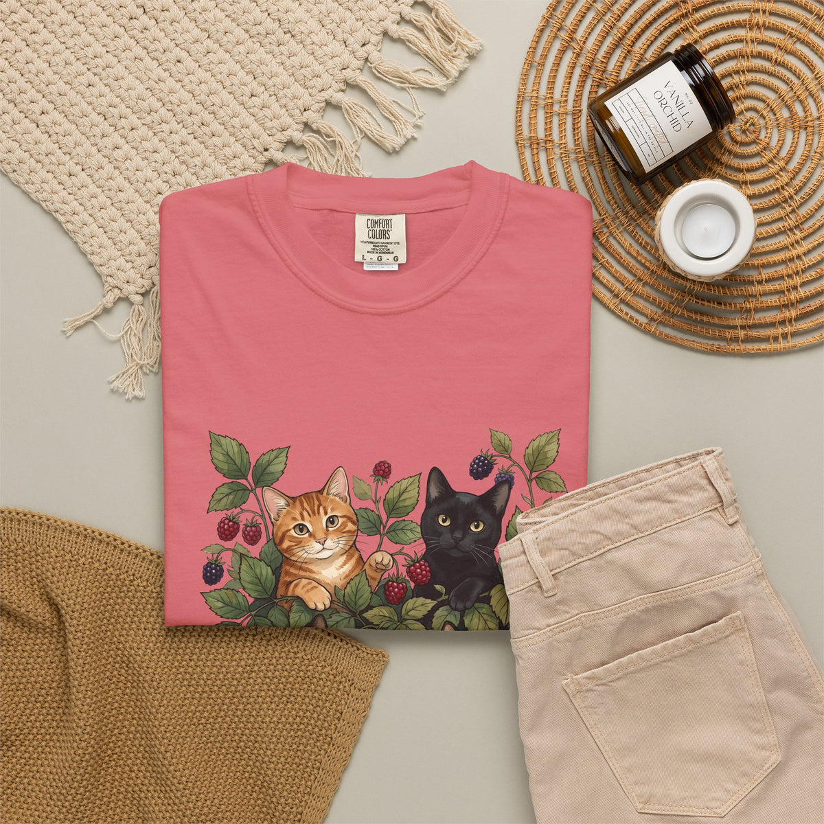 Kittens Berries T-Shirt Cat Garden Gift Women Flower T-Shirt Cats T-Shirt Cat Fan Floral T-Shirt Botanical Graphic Retro Foliage T-Shirt