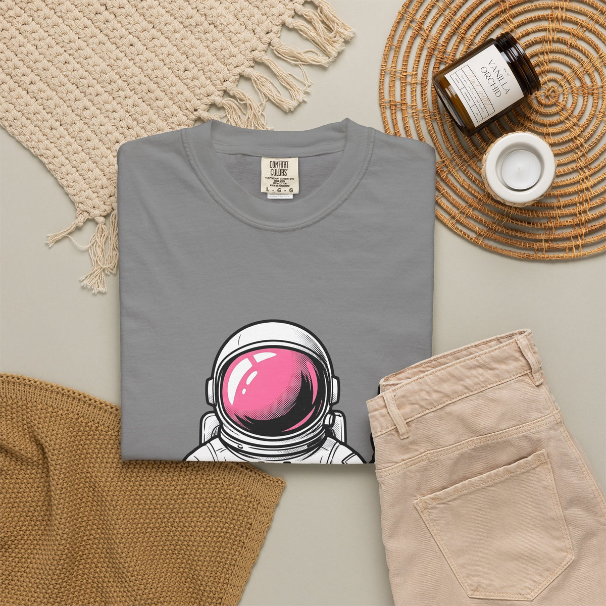 Astronaut Graphic T-Shirt America Space Gift Women Comic T-Shirt Cosmonaut T-Shirt Patriot Fan Galactic Graphic Illustration Cartoon T-Shirt Retro