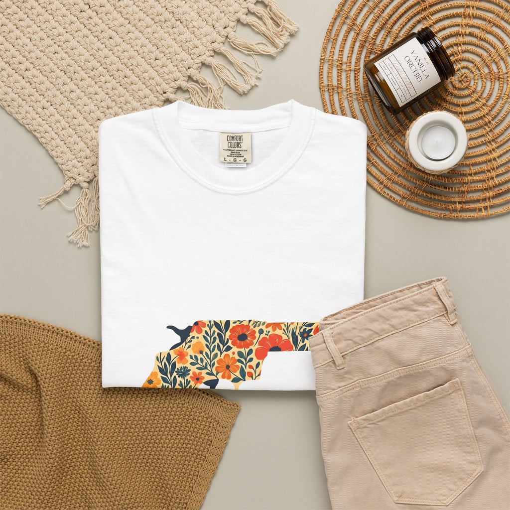 Floral Pistol T-Shirt Cowgirl Western Gift Women Boho T-Shirt Gun T-Shirt Rodeo Fan Hippie T-Shirt Country Graphic Minimal Wildflowers T-Shirt
