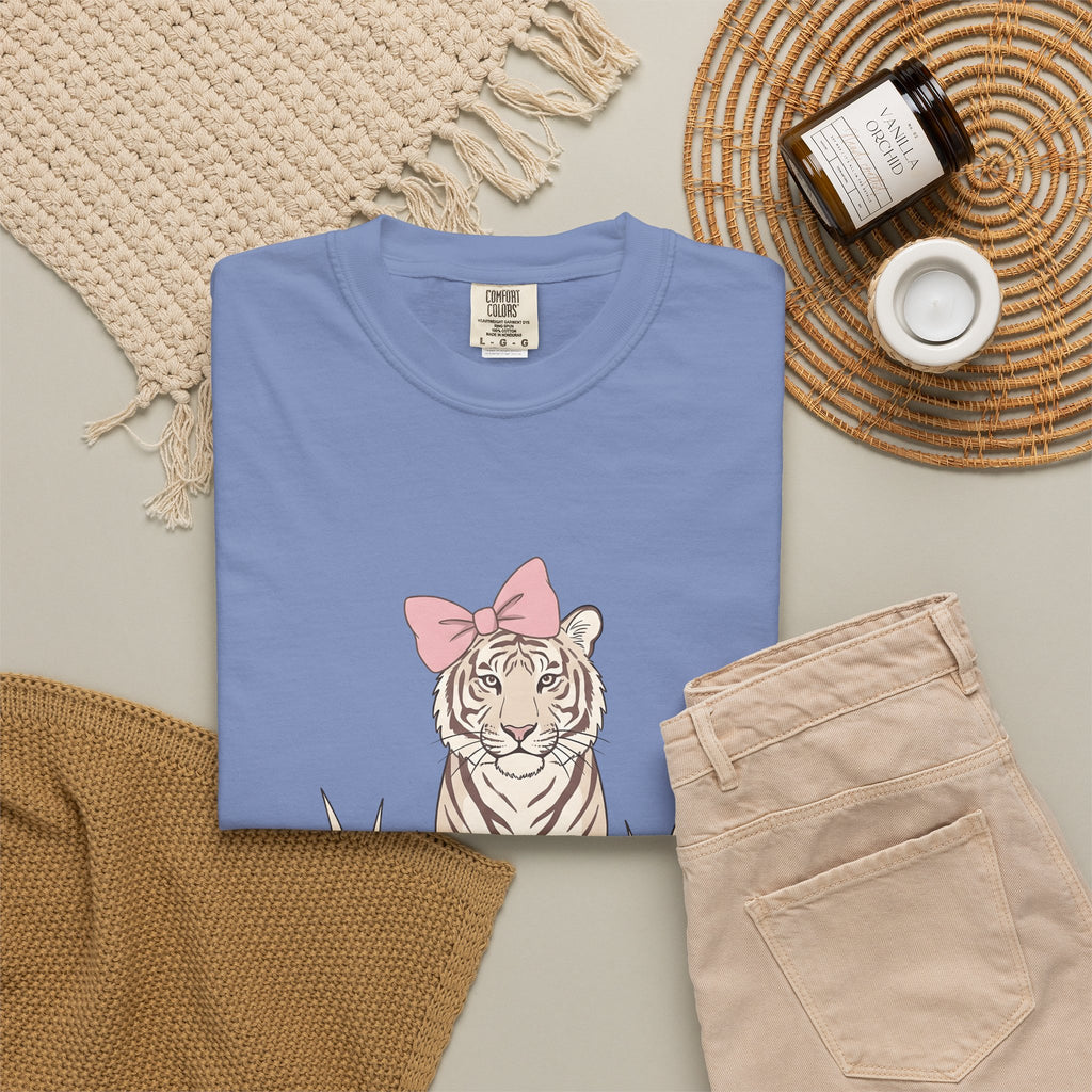 Tiger Bow Cute Animal Gift Minimalist Ribbon Adorable Fan Simple Wildlife Hand Drawn Grass T-Shirt