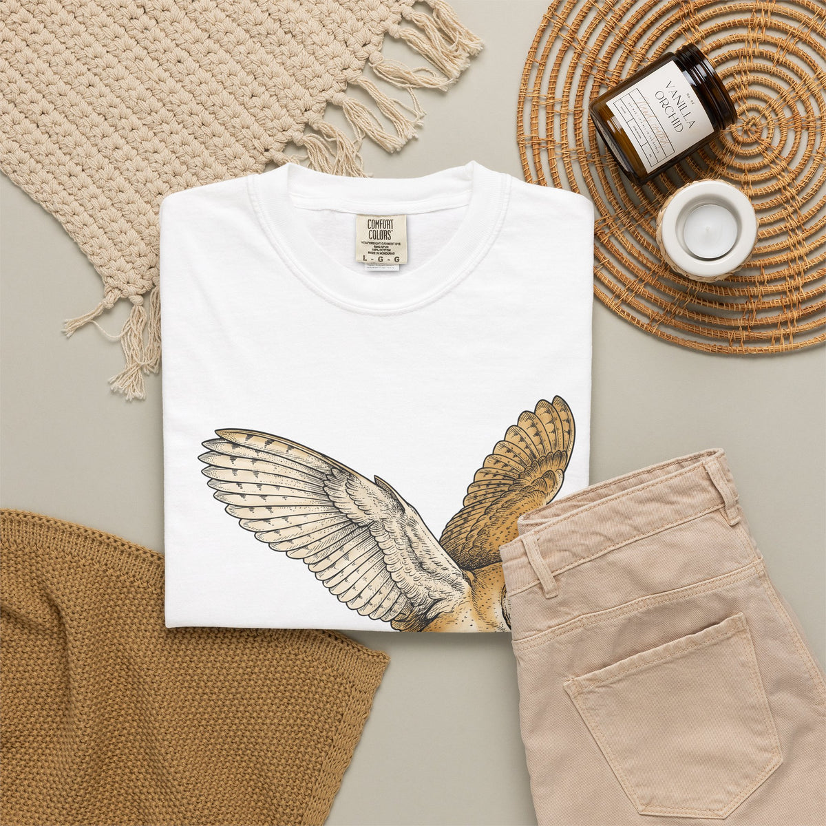 Barn Owl T-Shirt Christmas Pets Gift Women Cartoon T-Shirt Owl T-Shirt Xmas Fan Owl T-Shirt Animal Graphic Classic Globe Lights T-Shirt