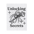 Spider Pendant Blanket Halloween Magic Gift Women Spooky Blanket Spider Necklace Blanket Horror Fan Creepy Art Blanket Mystical Graphic Sketch