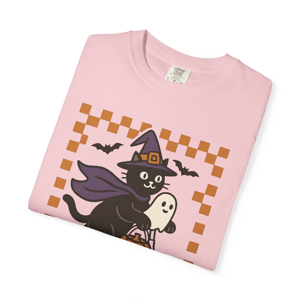 Witch Kitty Design T-Shirt Cat Holiday Gift Women Cute T-Shirt Cat Lady T-Shirt Feline Fan Kawaii T-Shirt Halloween Graphic Vintage Jack-O-Lantern
