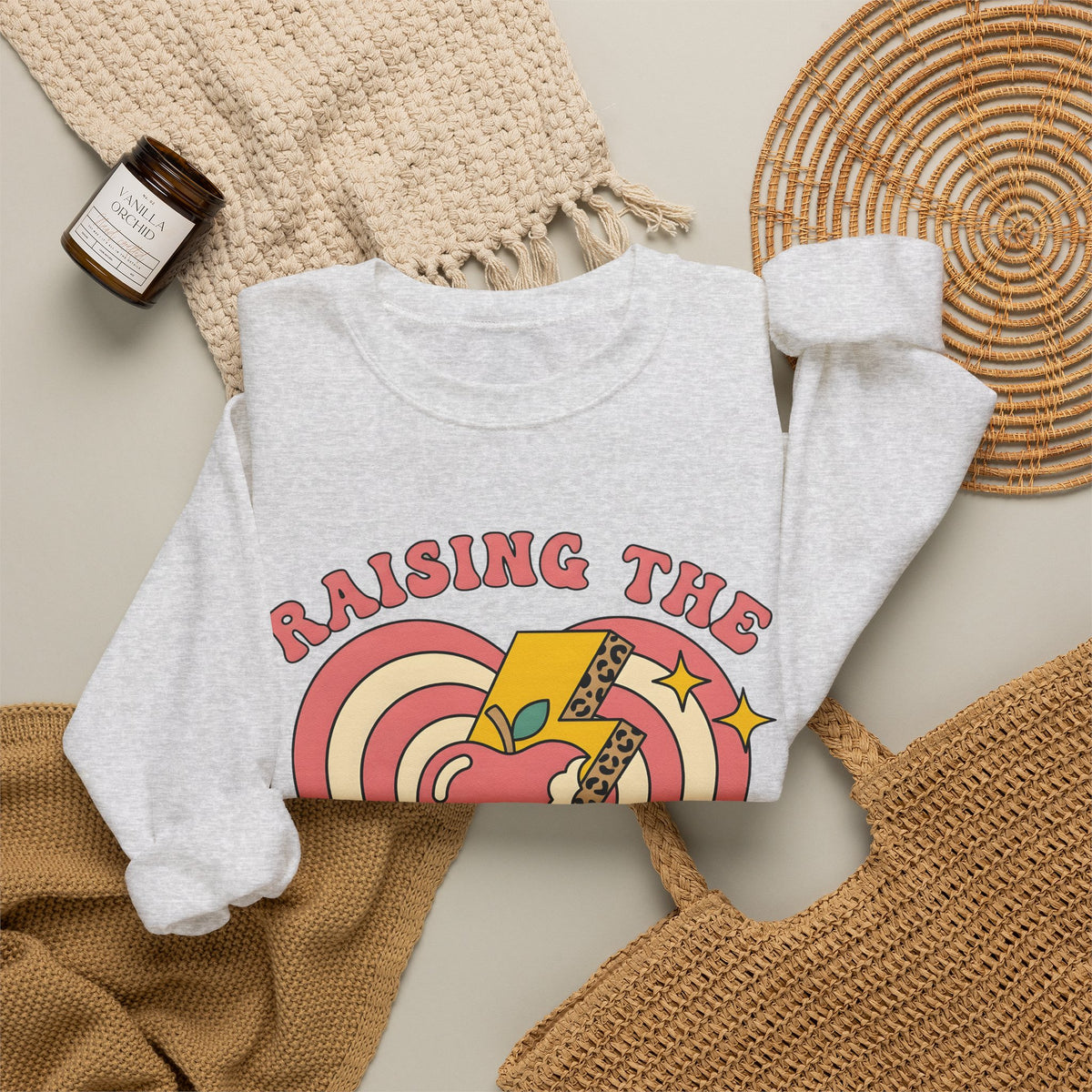 Love Apple Sweatshirt Teachers Presents Gift Women Classic Sweatshirt Apple Sweatshirt Educator Enthusiast Vintage Sweatshirt Present Graphic Present Graphic