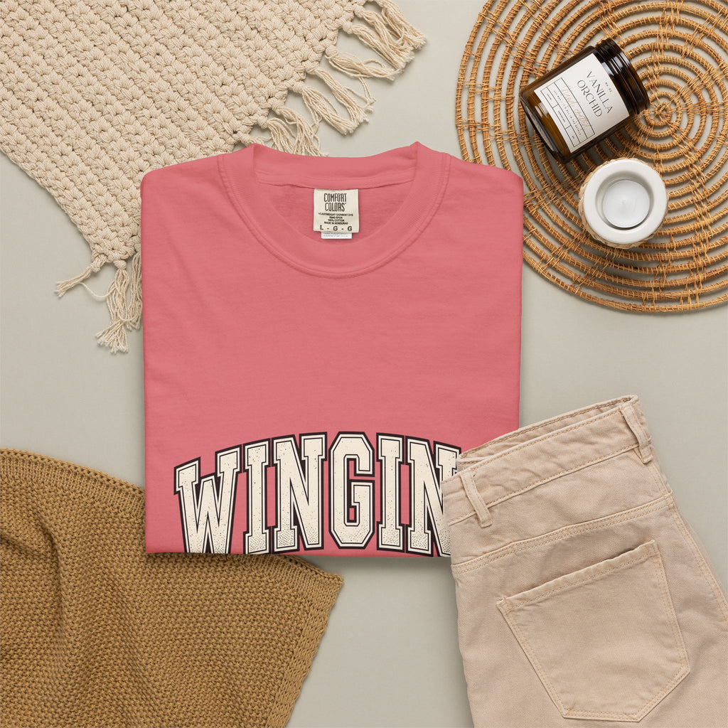 Feather Illustration T-Shirt Mom Comedy Gift Women Bold Retro T-Shirt Plume T-Shirt Mother Fan Retro Style T-Shirt Humor Graphic Vintage Witty