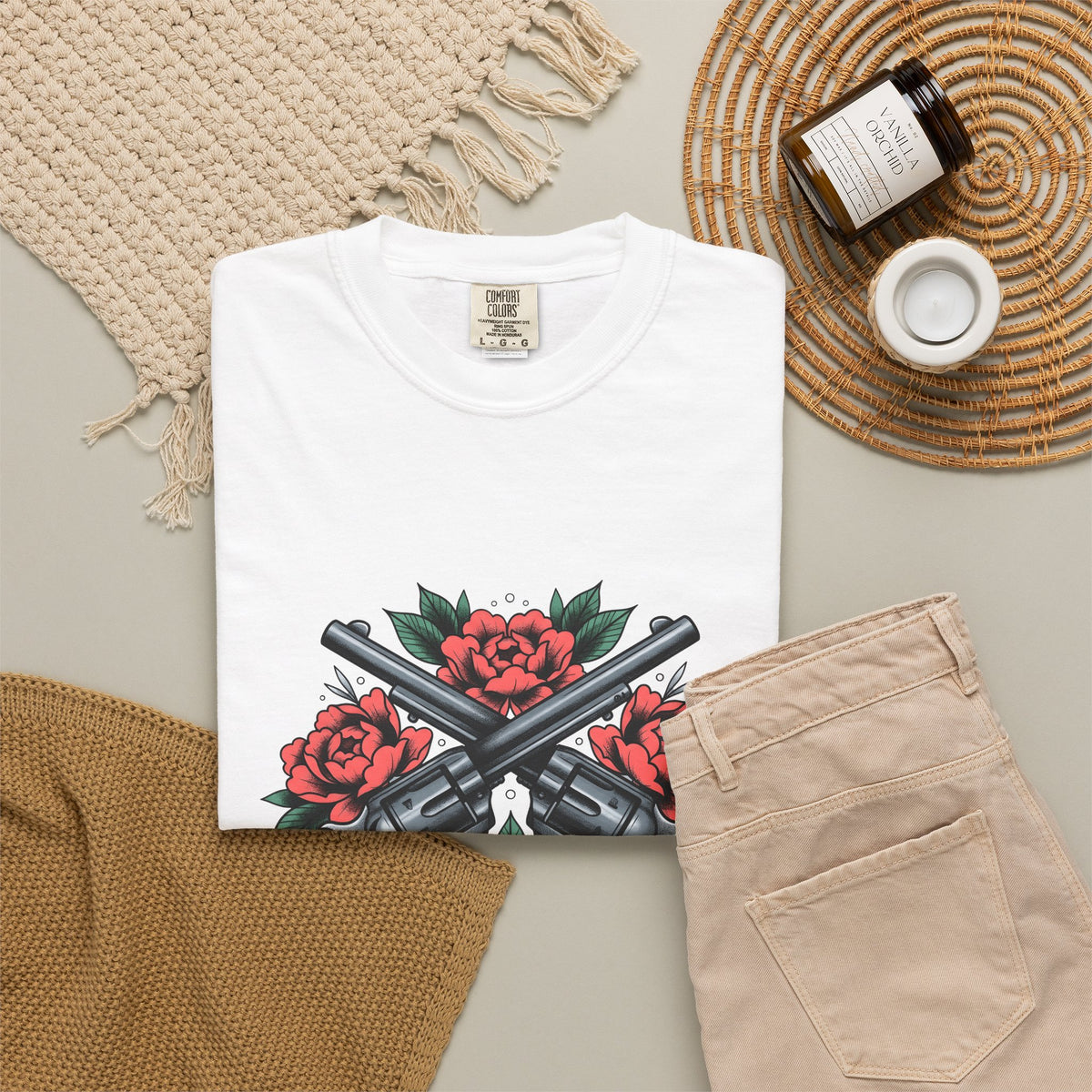Crossed Revolvers T-Shirt Cowgirl Western Gift Women Tattoo Style T-Shirt Guns T-Shirt Rodeo Fan Traditional T-Shirt Country Graphic Vintage Roses