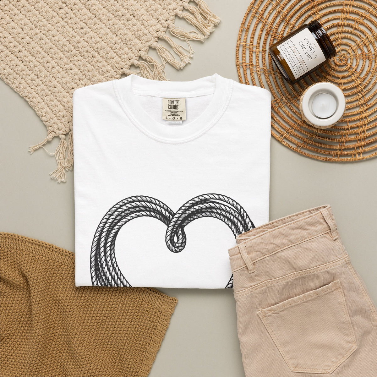 Knotted Rope Heart T-Shirt Cowgirl Petals Gift Women Western-Style T-Shirt Heart Tie T-Shirt Rodeo Fan Rustic T-Shirt Floral Graphic Classic