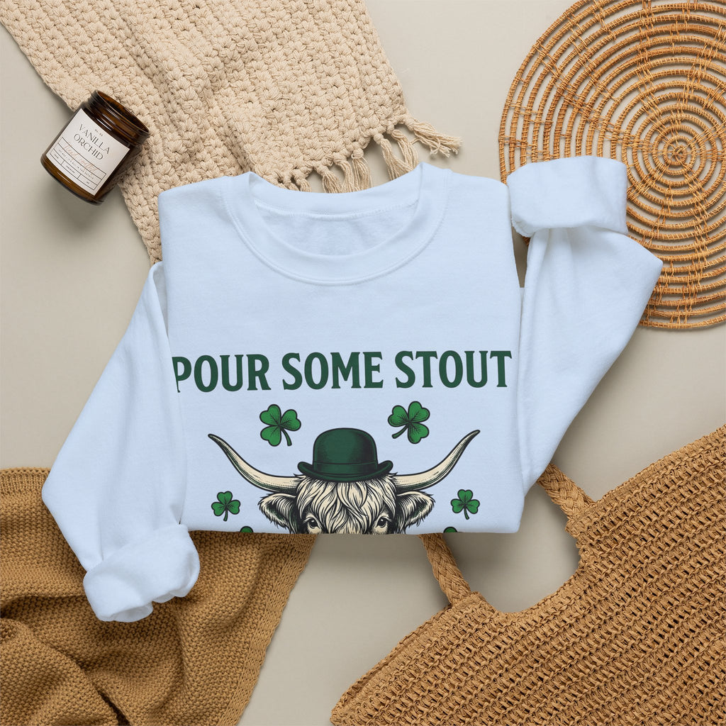 Highland Cow Beer Sweatshirt St Patrick's Day Drinking Gift Women Vintage Sweatshirt Beer Sweatshirt St Patricks Fan Retro Sweatshirt Boozy Graphic Hand Drawn