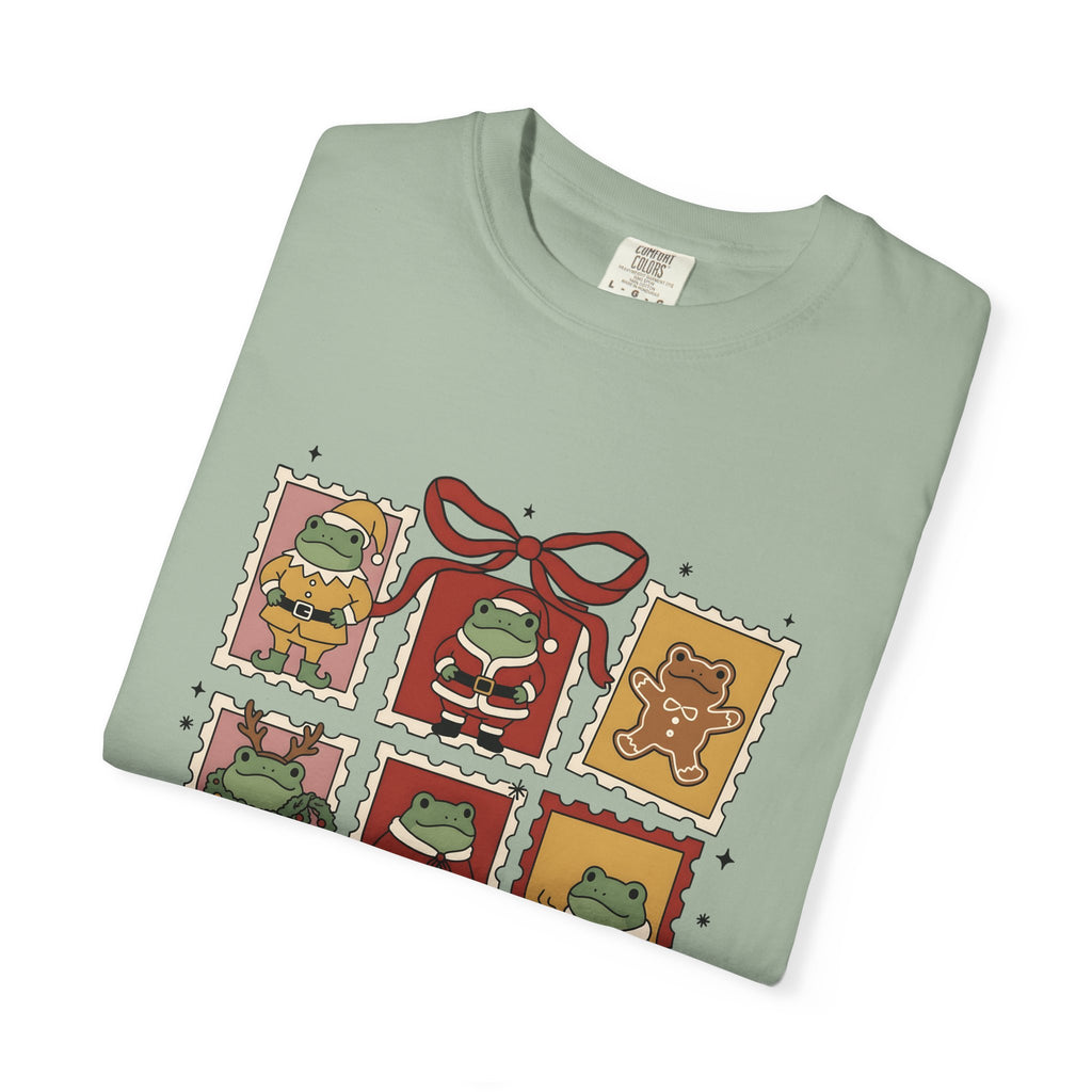 Frog Holiday Stamps T-Shirt Christmas Pets Gift Women Cute T-Shirt Toad T-Shirt Christmas Fan Kawaii T-Shirt Animal Graphic Vintage Festive Wreath