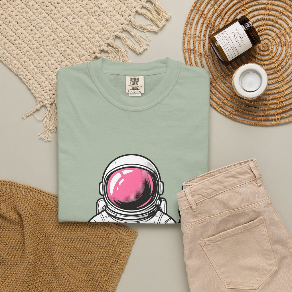 Astronaut Graphic T-Shirt America Space Gift Women Comic T-Shirt Cosmonaut T-Shirt Patriot Fan Galactic Graphic Illustration Cartoon T-Shirt Retro