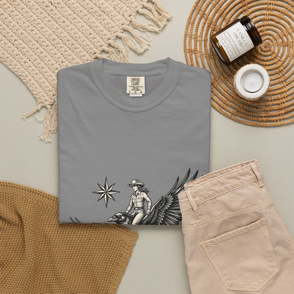 Cowgirl On Raven Cowgirl Travel Gift Country Horsewoman Cowboy Fan Rustic Adventure Retro T-Shirt