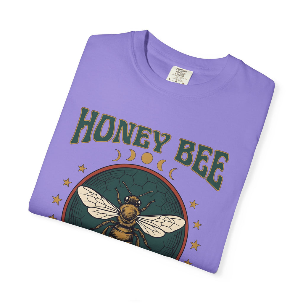Honey Bee T-Shirt Boho Chic Nature Gift Women Vintage T-Shirt Bee T-Shirt Bohemian Fan Distressed Graphic Illustration Retro Stars T-Shirt