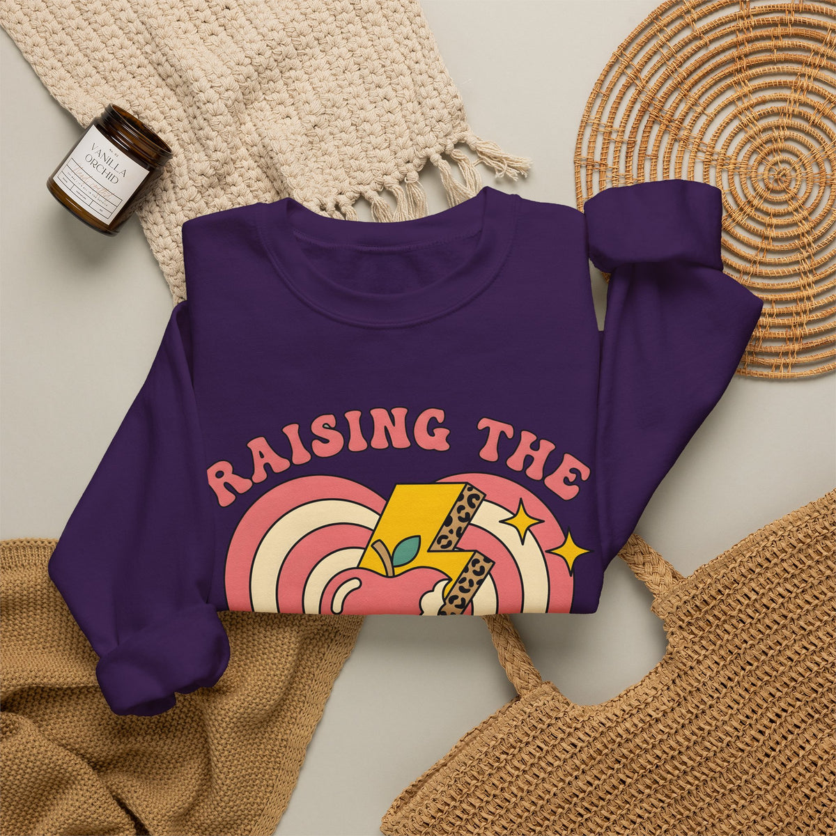 Love Apple Sweatshirt Teachers Presents Gift Women Classic Sweatshirt Apple Sweatshirt Educator Enthusiast Vintage Sweatshirt Present Graphic Present Graphic