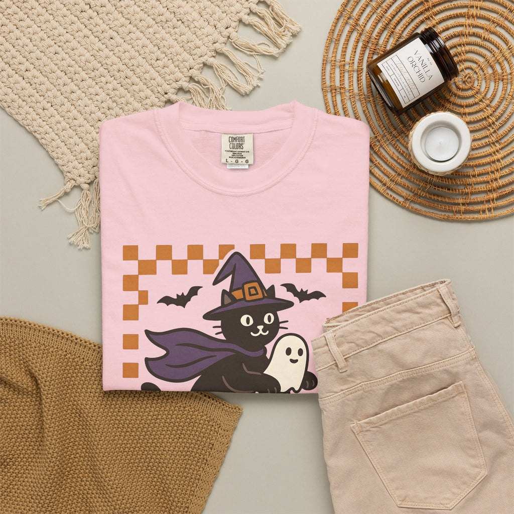 Witch Kitty Design T-Shirt Cat Holiday Gift Women Cute T-Shirt Cat Lady T-Shirt Feline Fan Kawaii T-Shirt Halloween Graphic Vintage Jack-O-Lantern