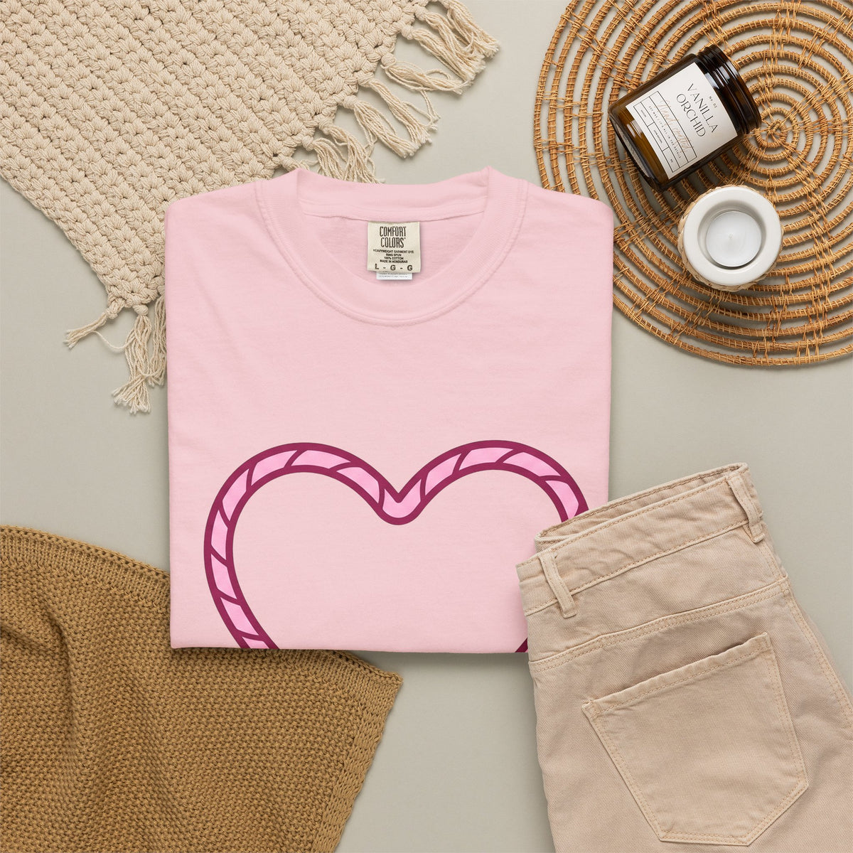 Rope Heart T-Shirt Cowgirl Cowboy Gift Women Contemporary Art T-Shirt Heart Tie T-Shirt Rodeo Fan Modern Art T-Shirt Cowboy Graphic Sleek Knot