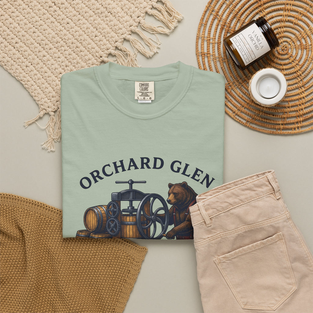 Bear Cider Machine T-Shirt Christmas Leaves Gift Women Old Fashioned T-Shirt Cider Press T-Shirt Xmas Fan Vintage T-Shirt Foliage Graphic Ink