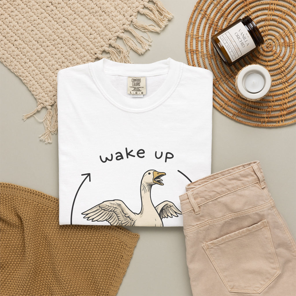 Upset Goose T-Shirt Funny Creatures Gift Women Graphic T-Shirt Goose T-Shirt Humor Fan Illustration T-Shirt Beast Graphic Ink Shafts T-Shirt