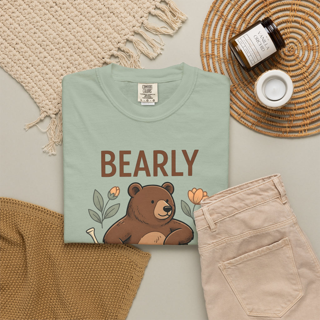 Bear Golf T-Shirt Golf Wildlife Gift Women Comic T-Shirt Teddy T-Shirt Golfer Fan Cartoon T-Shirt Animal Graphic Retro Floral T-Shirt