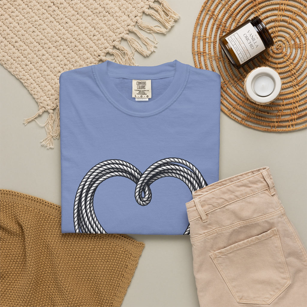 Knotted Rope Heart T-Shirt Cowgirl Petals Gift Women Western-Style T-Shirt Heart Tie T-Shirt Rodeo Fan Rustic T-Shirt Floral Graphic Classic
