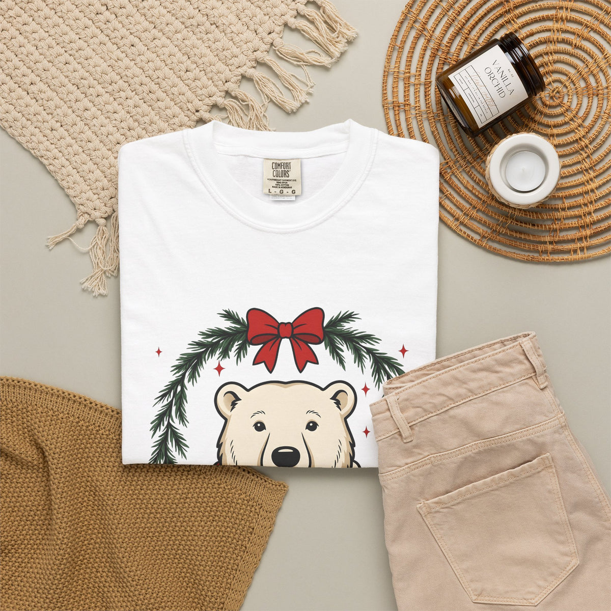 Arctic Bear T-Shirt Christmas Wildlife Gift Women Comic T-Shirt Polar Bear T-Shirt Xmas Fan Cartoon T-Shirt Animal Graphic Sketch Garland T-Shirt