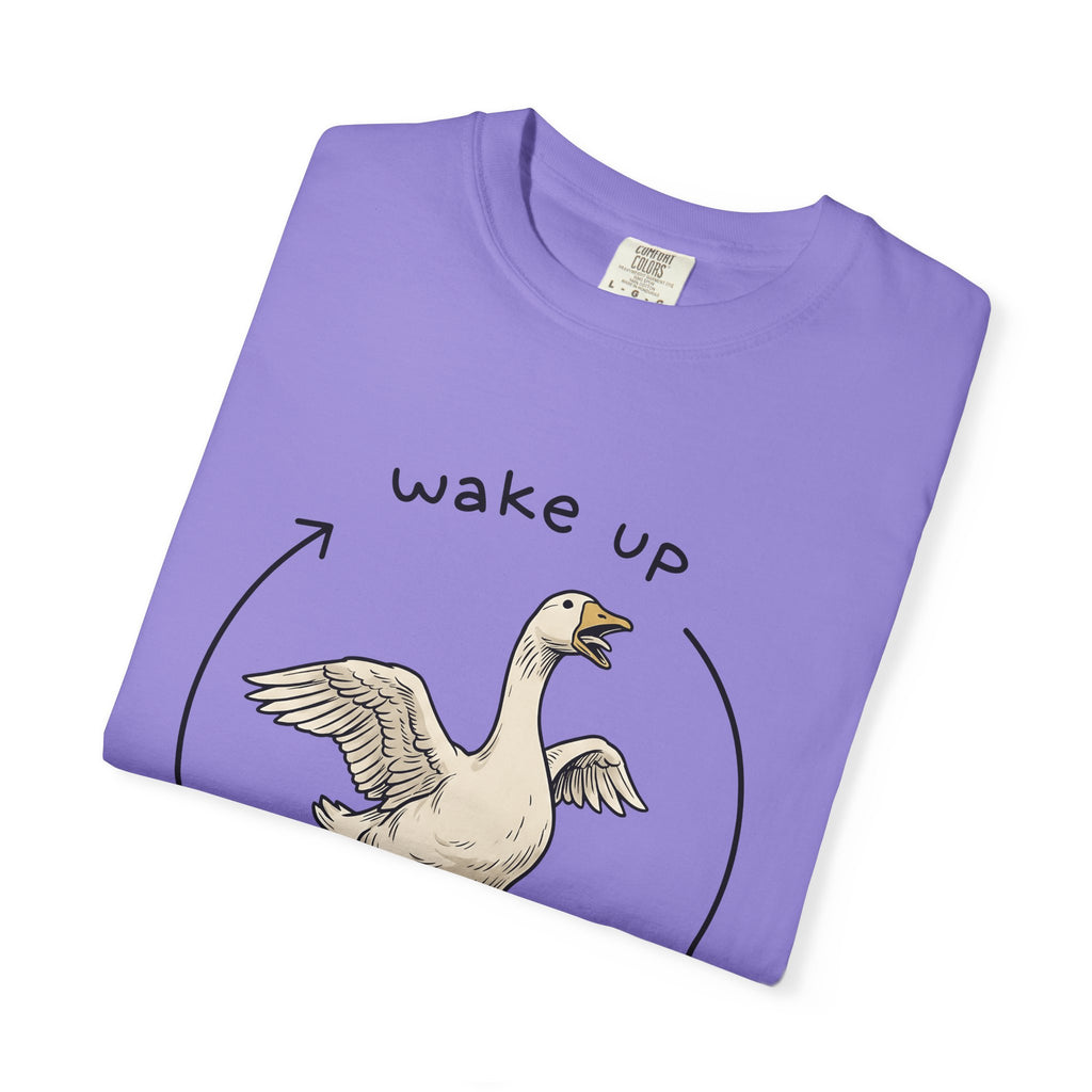 Upset Goose T-Shirt Funny Creatures Gift Women Graphic T-Shirt Goose T-Shirt Humor Fan Illustration T-Shirt Beast Graphic Ink Shafts T-Shirt
