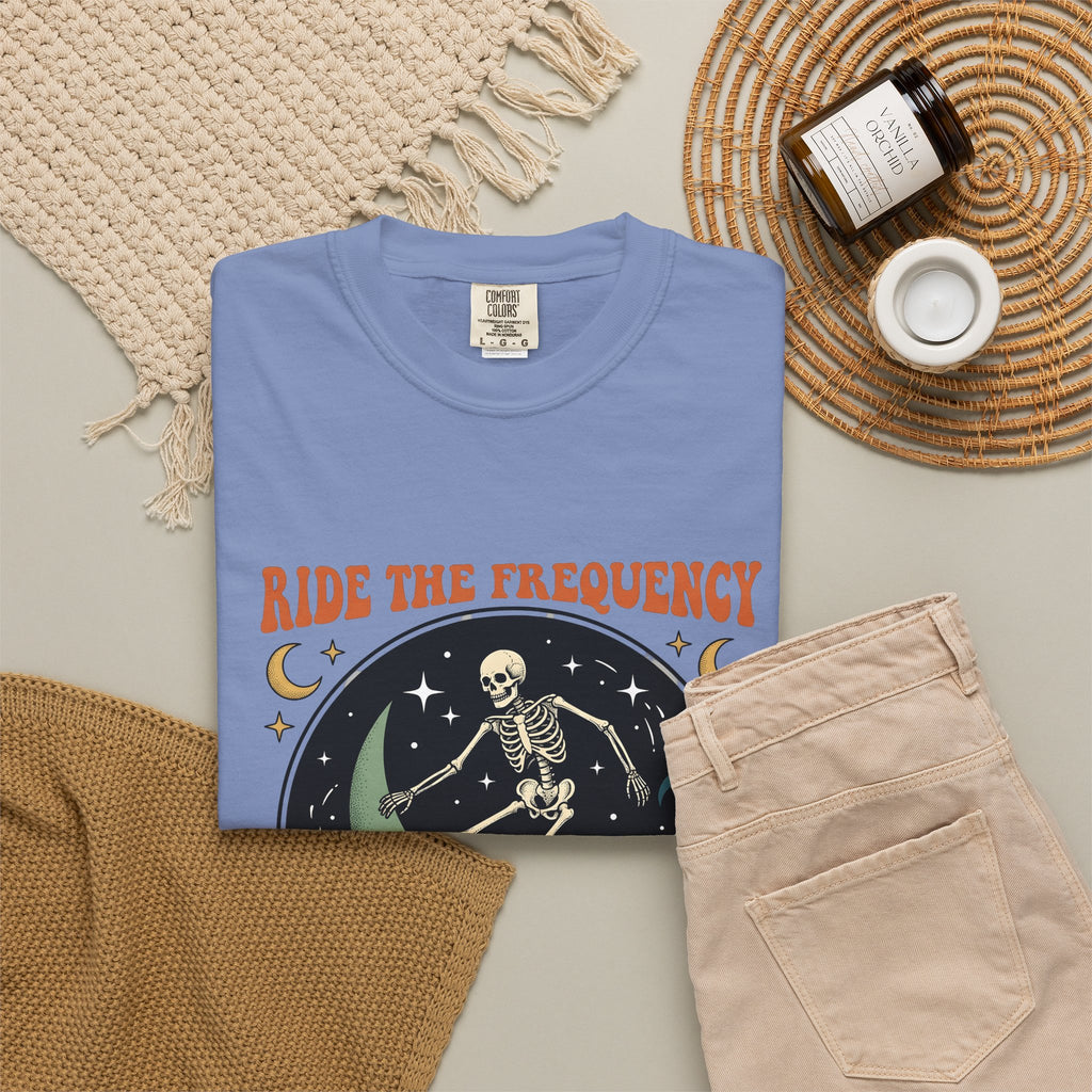 Skeleton Wave Riding Surfing Universe Gift Nostalgic Surfing Surfer Surf Enthusiast Retro Galaxy Classic T-Shirt