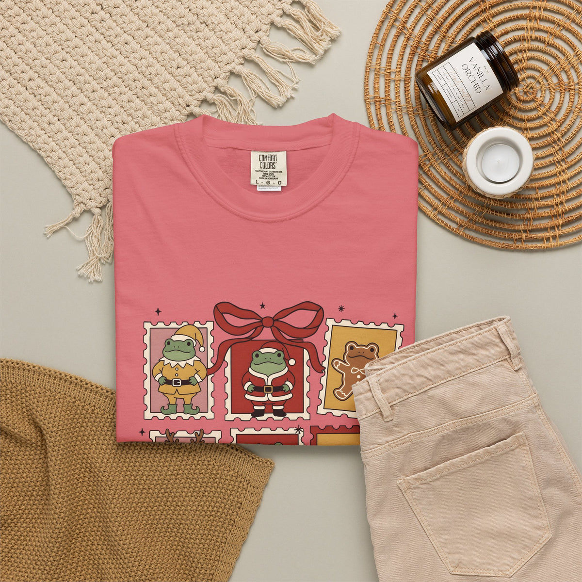 Frog Holiday Stamps T-Shirt Christmas Pets Gift Women Cute T-Shirt Toad T-Shirt Christmas Fan Kawaii T-Shirt Animal Graphic Vintage Festive Wreath