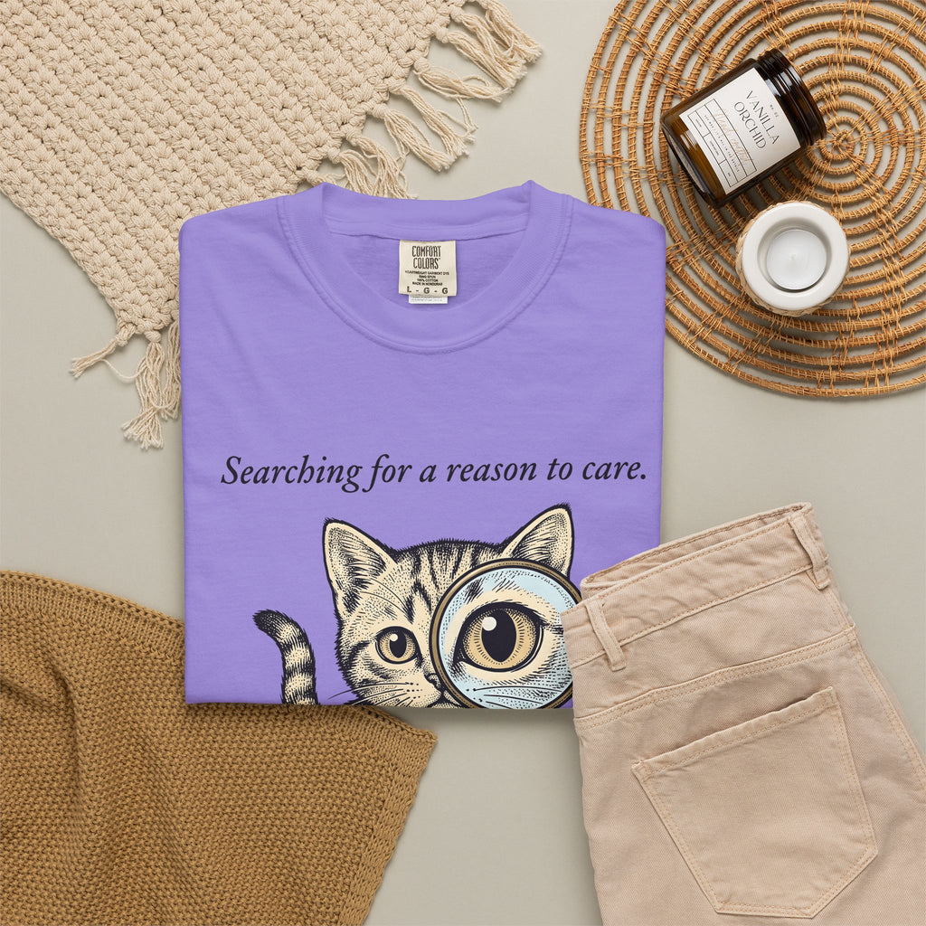 Tabby Cat T-Shirt Cat Humor Gift Women Vintage T-Shirt Kitty T-Shirt Cat Fan Retro T-Shirt Funny Graphic Hand Drawn Magnifying Glass T-Shirt