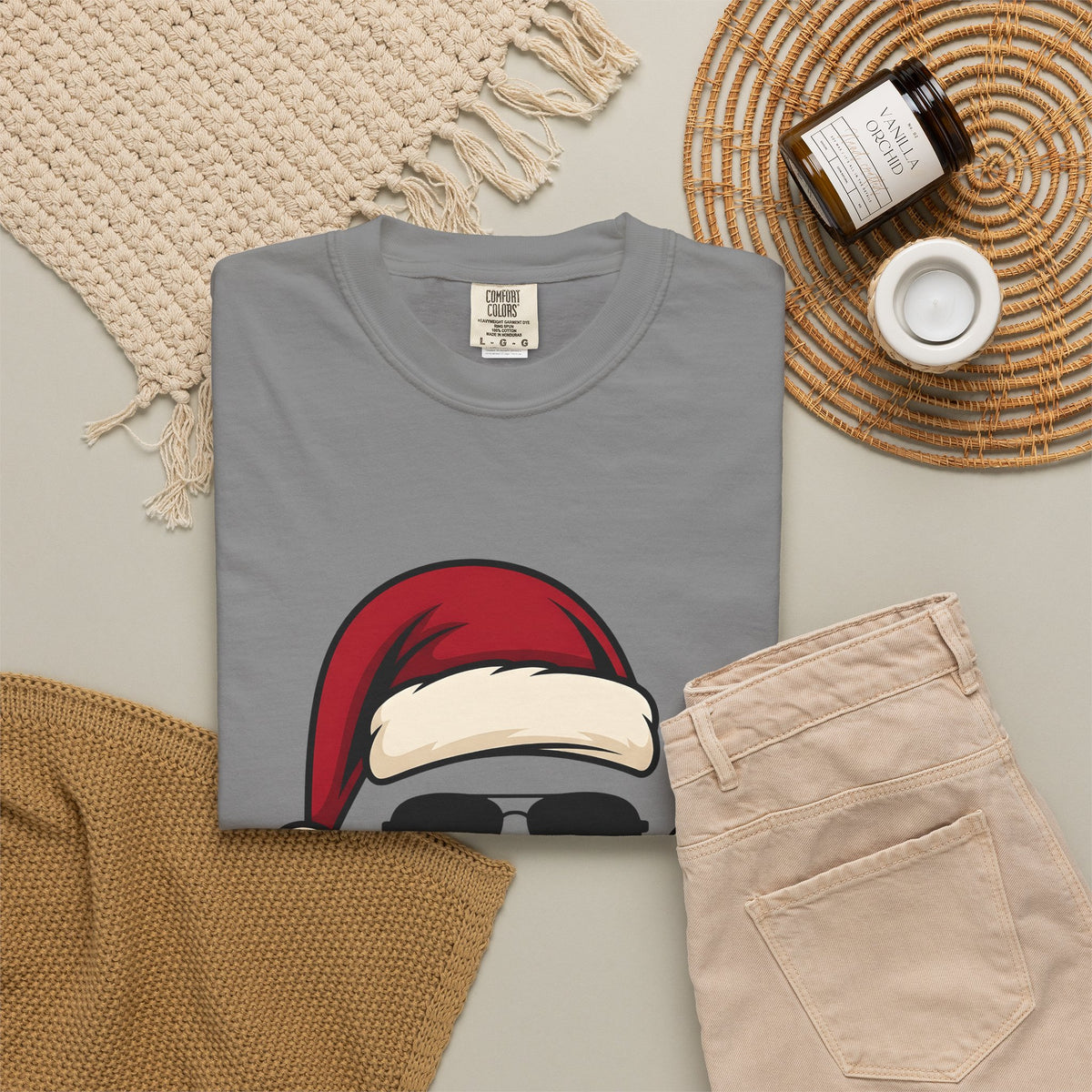 Santa Hat Sunglasses Christmas Humor Gift Cartoon Cool Shades Xmas Fan Funny Retro Smoking T-Shirt