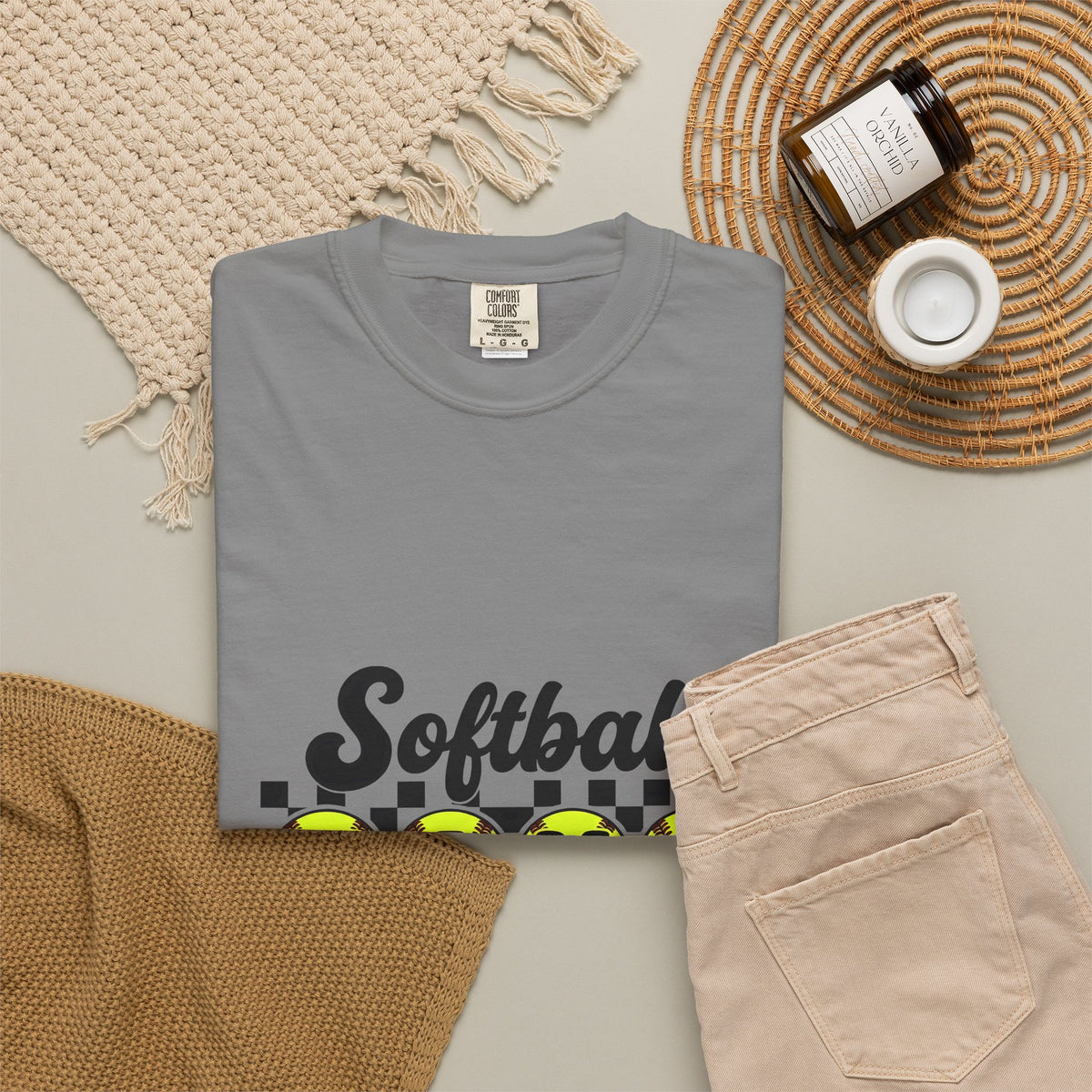 Softball Balls T-Shirt Softball Mom Competition Gift Women Minimalist T-Shirt Softballs T-Shirt Mom Fan Simple T-Shirt Competitive Graphic