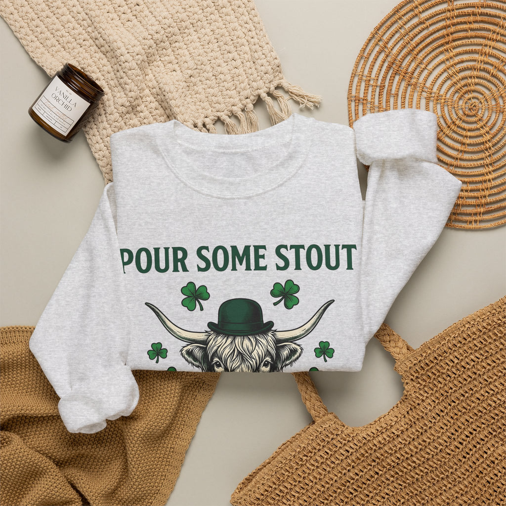 Highland Cow Beer Sweatshirt St Patrick's Day Drinking Gift Women Vintage Sweatshirt Beer Sweatshirt St Patricks Fan Retro Sweatshirt Boozy Graphic Hand Drawn