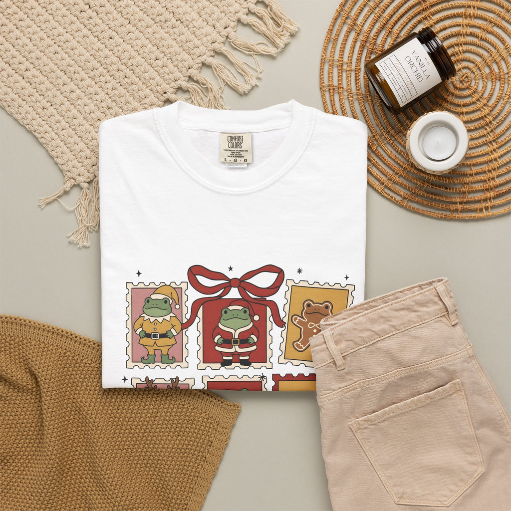 Frog Holiday Stamps T-Shirt Christmas Pets Gift Women Cute T-Shirt Toad T-Shirt Christmas Fan Kawaii T-Shirt Animal Graphic Vintage Festive Wreath