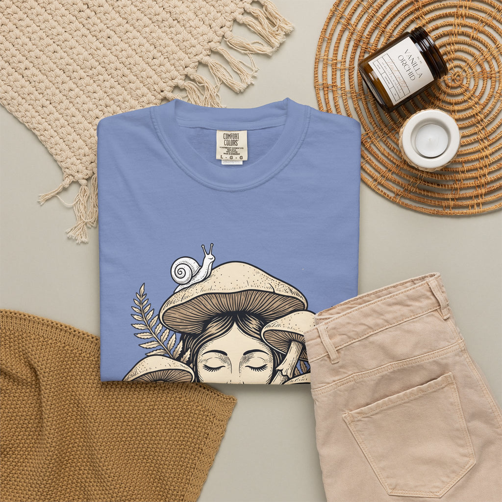 Mushroom Woman T-Shirt Boho Chic Nature Gift Women Line Art T-Shirt Fungus T-Shirt Hippie Fan Minimalist T-Shirt Earth Graphic Vintage Snail T-Shirt