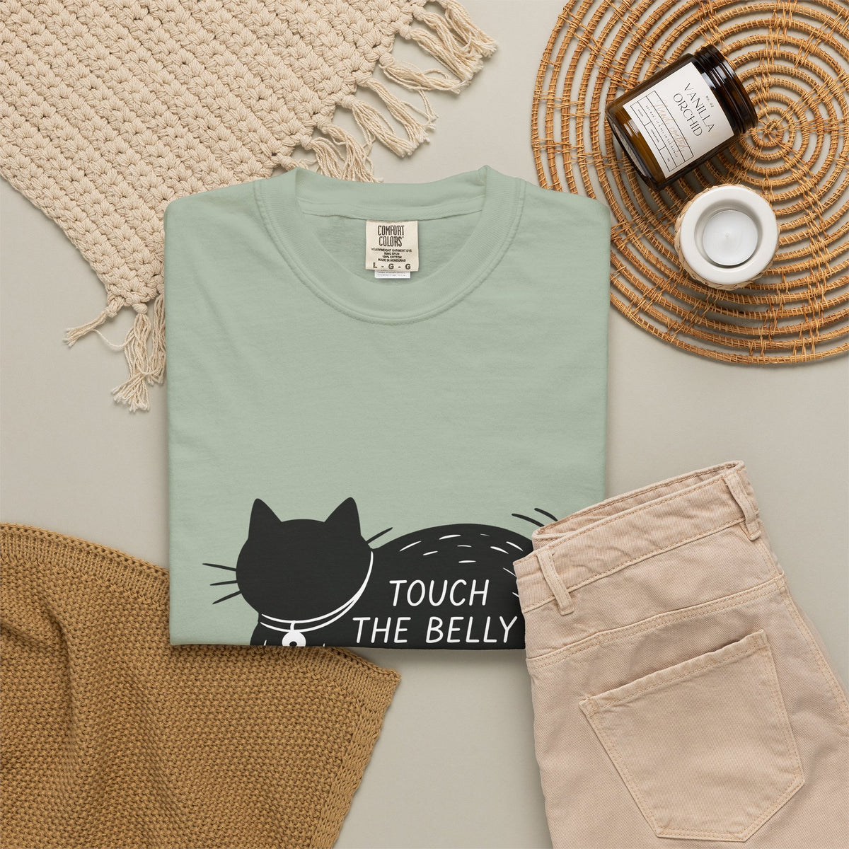 Black Feline T-Shirt Cat Fun Gift Women Flat T-Shirt Cat T-Shirt Cat Fan Minimalist T-Shirt Humorous Graphic Chic Pendant T-Shirt