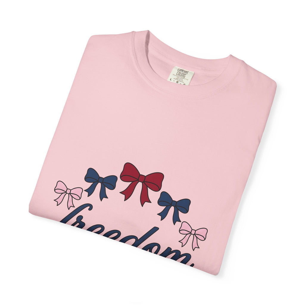 Patriotic Bows T-Shirt America Holiday Gift Women Minimalist T-Shirt Ribbons T-Shirt American Fan Simple T-Shirt Celebration Graphic Retro Script