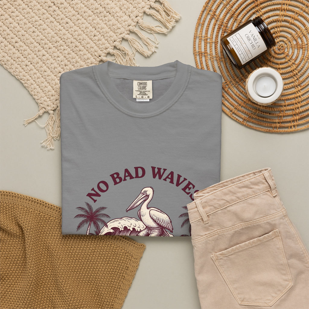 Pelican Surfboard T-Shirt Surfing Ocean Gift Women Retro T-Shirt Surfboard T-Shirt Surfer Fan Vintage T-Shirt Marine Graphic Sketch Coconut Trees
