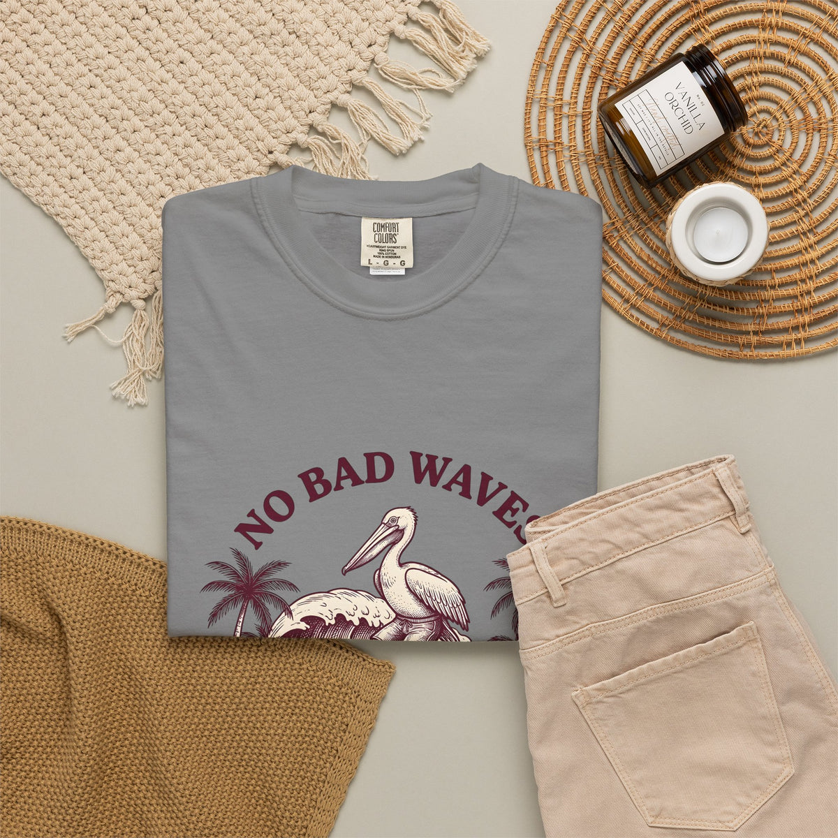 Pelican Surfboard T-Shirt Surfing Ocean Gift Women Retro T-Shirt Surfboard T-Shirt Surfer Fan Vintage T-Shirt Marine Graphic Sketch Coconut Trees