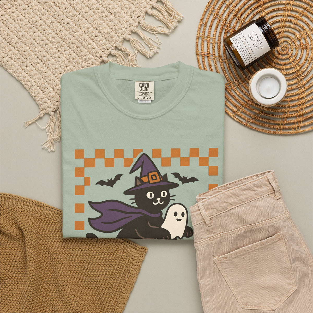 Witch Kitty Design T-Shirt Cat Holiday Gift Women Cute T-Shirt Cat Lady T-Shirt Feline Fan Kawaii T-Shirt Halloween Graphic Vintage Jack-O-Lantern
