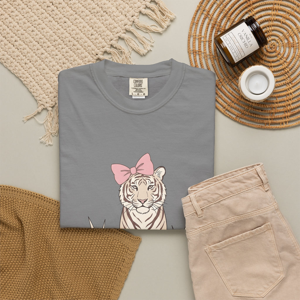 Tiger Bow Cute Animal Gift Minimalist Ribbon Adorable Fan Simple Wildlife Hand Drawn Grass T-Shirt