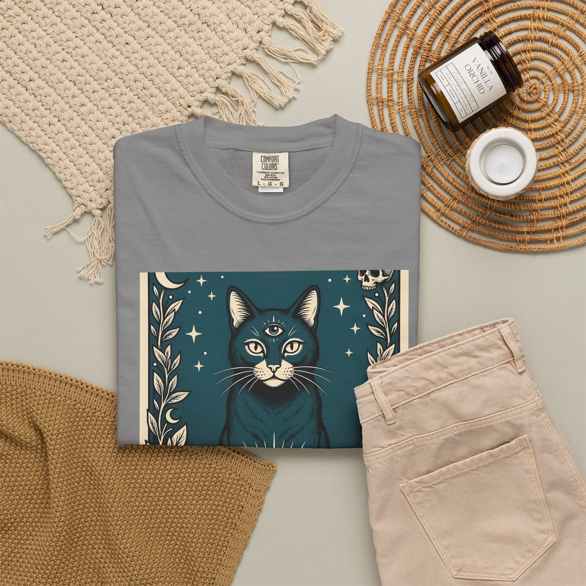 Mystic Cat T-Shirt Boho Chic Witchcraft Gift Women Tarot T-Shirt Kitty T-Shirt Bohemian Fan Occult Graphic Vintage Crystal Ball T-Shirt