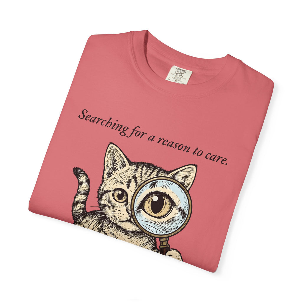 Tabby Cat T-Shirt Cat Humor Gift Women Vintage T-Shirt Kitty T-Shirt Cat Fan Retro T-Shirt Funny Graphic Hand Drawn Magnifying Glass T-Shirt